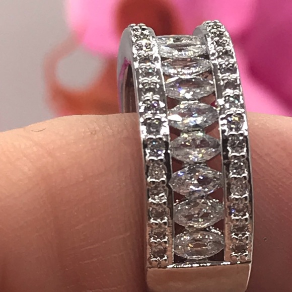 White gold over 925 crystal wedding band - Picture 4 of 8
